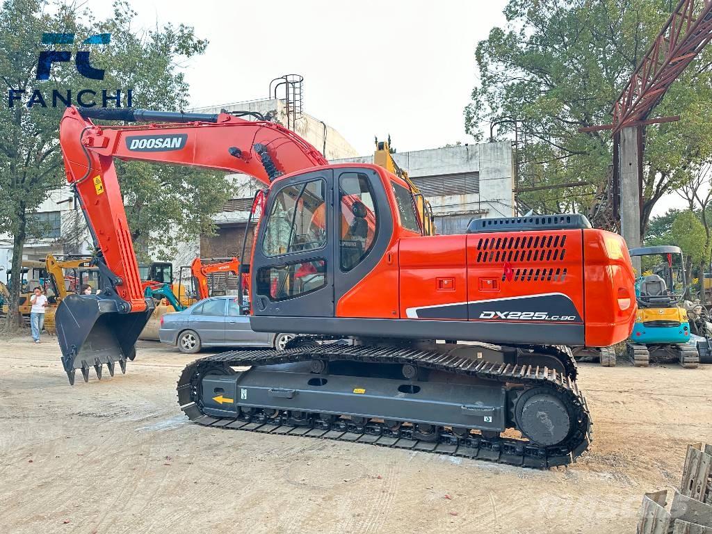 Doosan DX 225 LC Telakaivukoneet