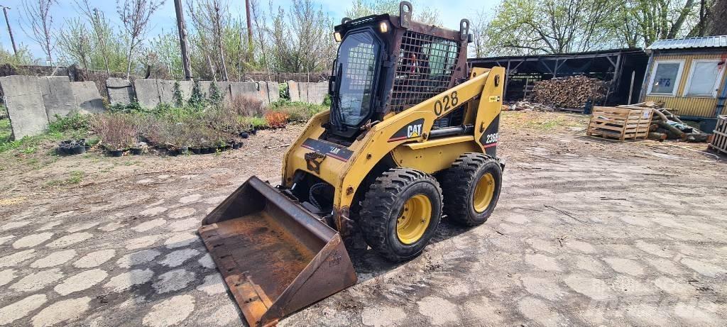 CAT 236 B Pienkuormaajat