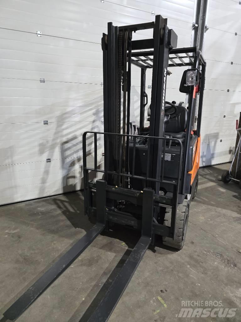 Doosan G20SC-5 Nestekaasutrukit