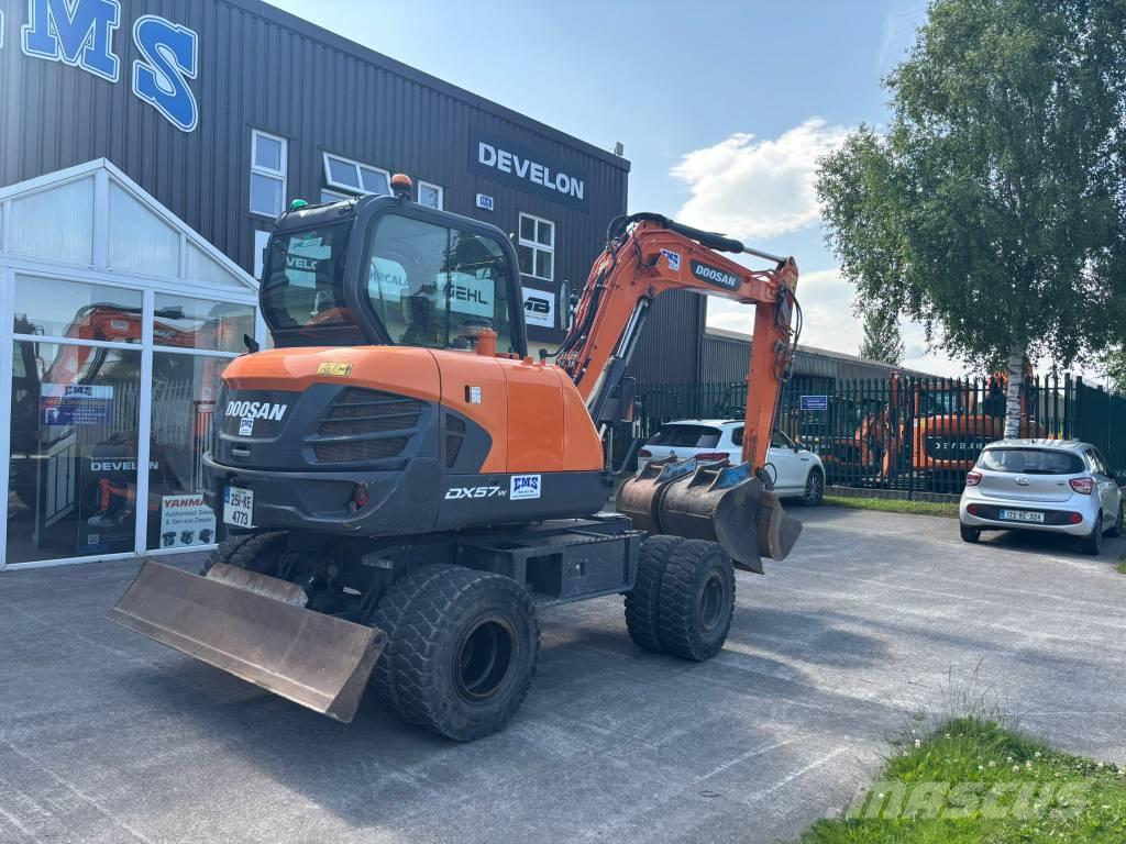 Doosan DX 57 W-5 Pyöräkaivukoneet