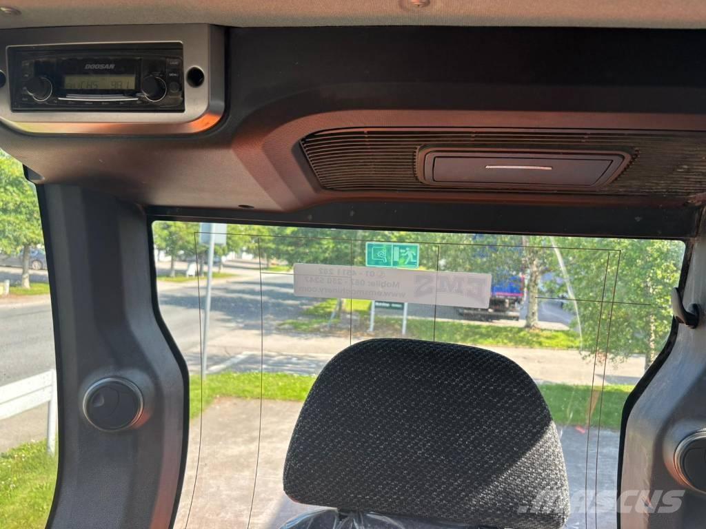 Doosan DX 57 W-5 Pyöräkaivukoneet