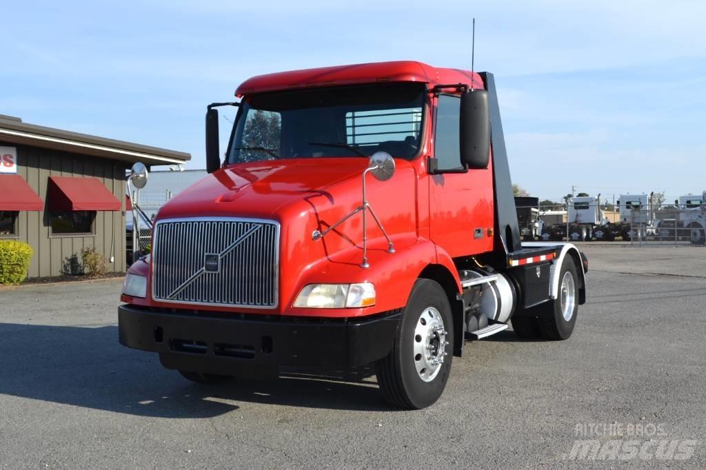 Volvo VNM 42 T200 Vetopöytäautot