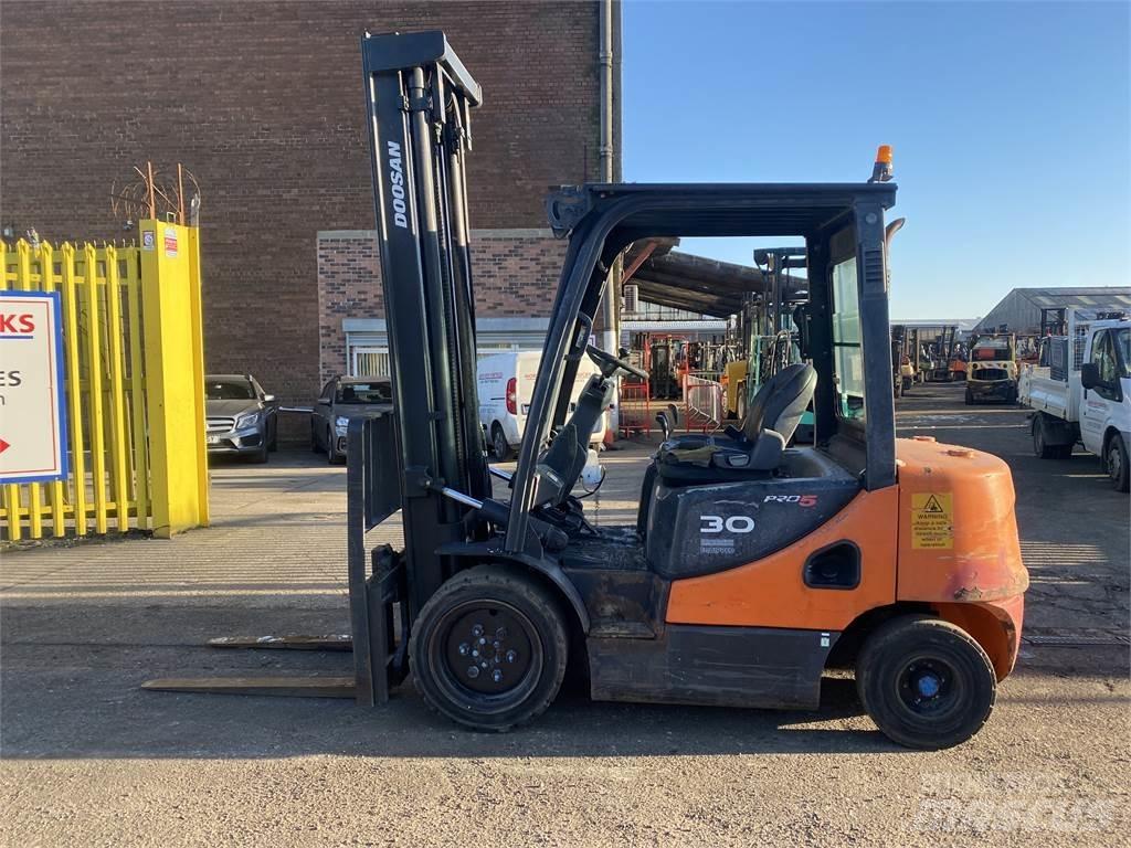 Doosan D30S-5 Dieseltrukit