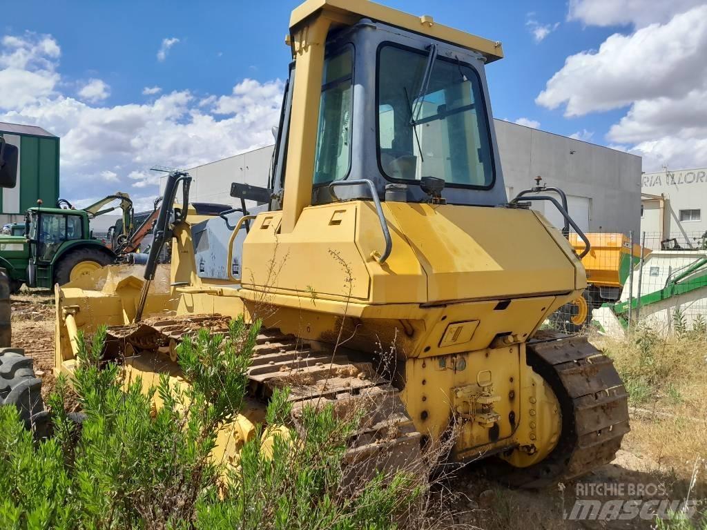 Komatsu D 65 E Telaketjupuskutraktorit