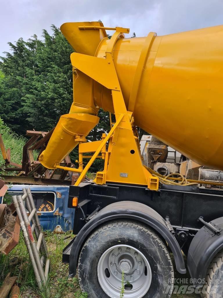  Concrete Mixer Muut perävaunut