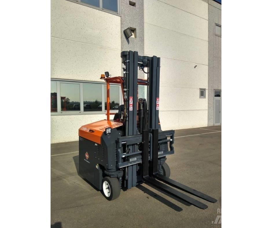 Combilift C3000CBE Kapeakäytävätrukit
