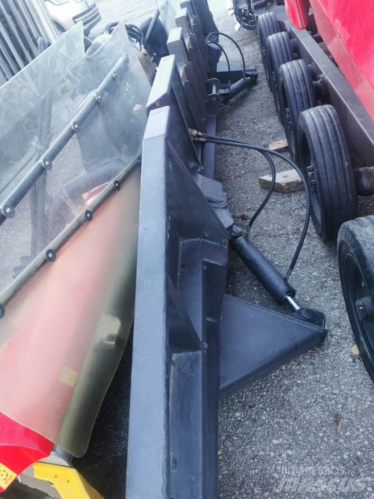 Kässbohrer PB 600 Rinnekoneet