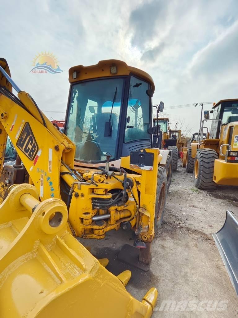 JCB 4CX Kaivurikuormaajat