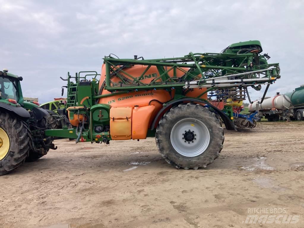 Amazone UX 5200 Hinattavat ruiskut