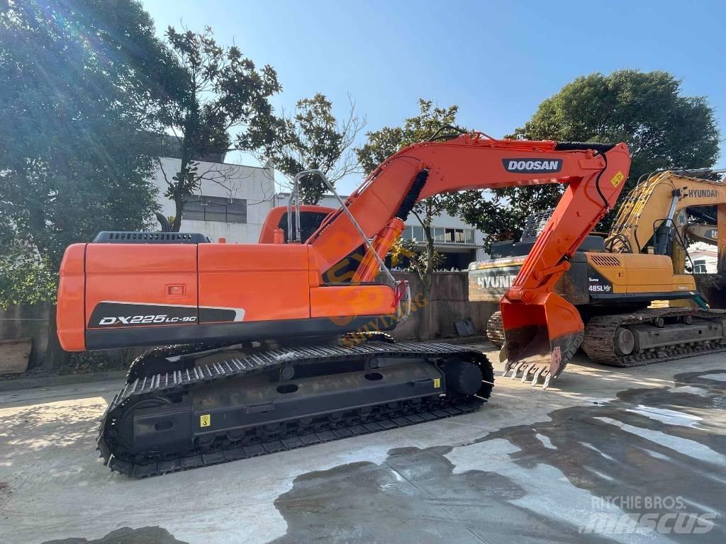 Doosan DX 225 LC Telakaivukoneet