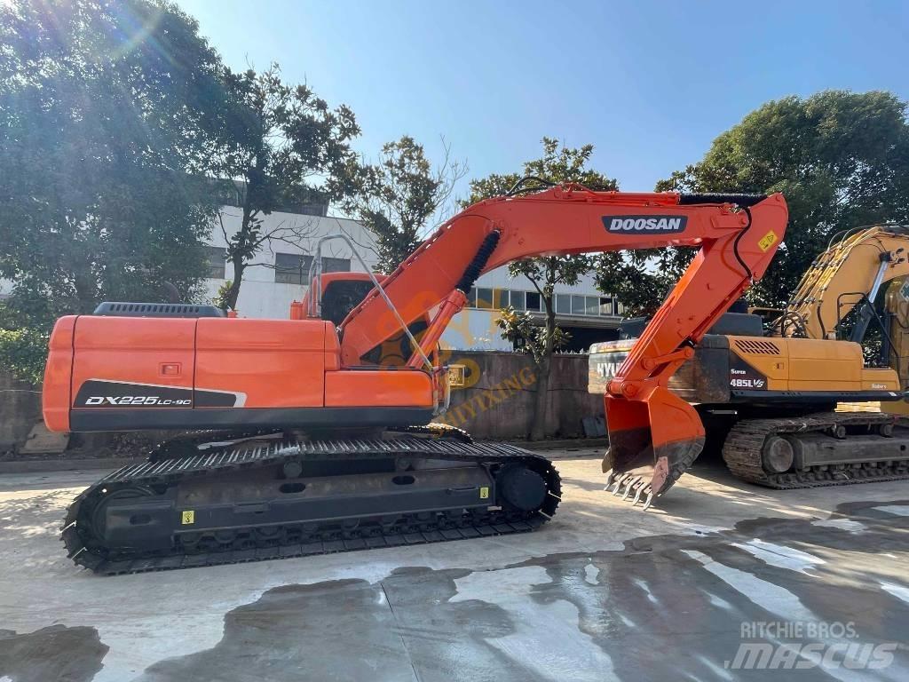 Doosan DX 225 LC Telakaivukoneet