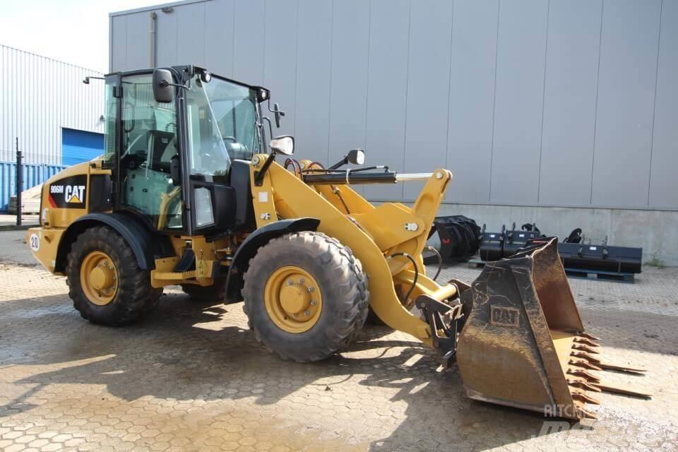 CAT 906M Pyöräkuormaajat