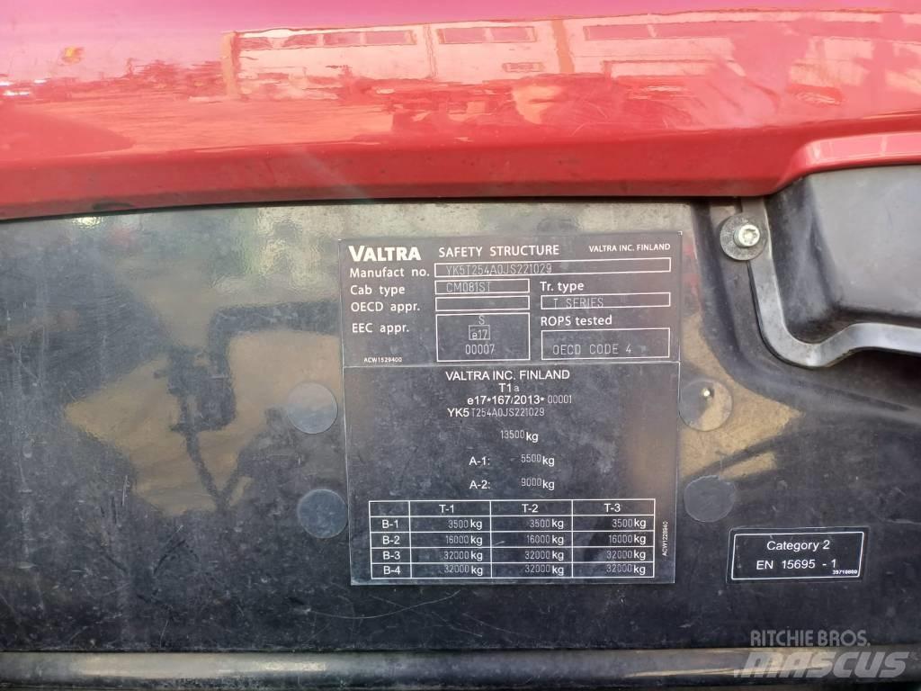 Valtra T 254 Traktorit