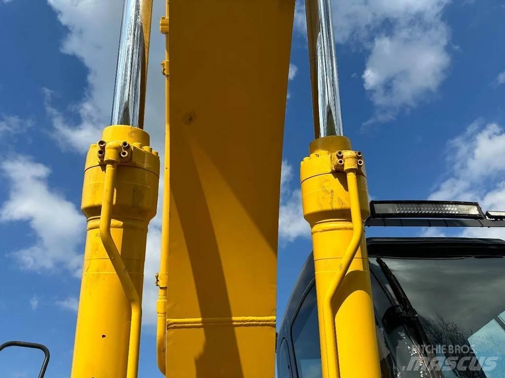 New Holland E215 Telakaivukoneet