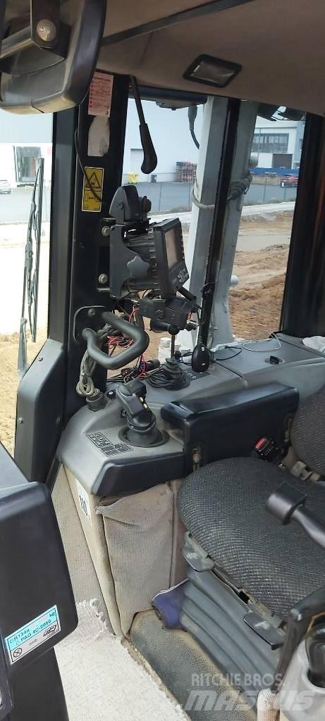 CAT D6N XL Telaketjupuskutraktorit