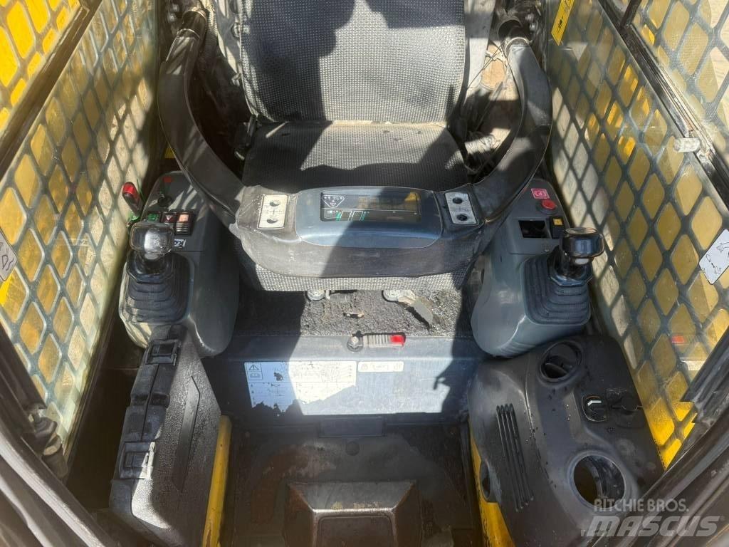 Komatsu SK 820-5 Liukuohjatut kuormaajat