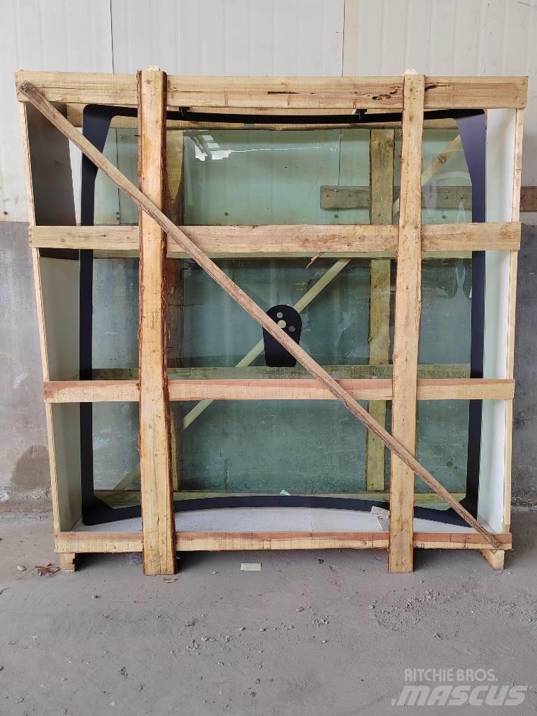 CLAAS Front window Ohjaamo ja sisusta