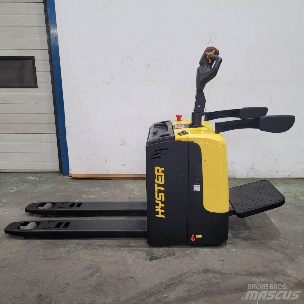 Hyster P 2.0 UTS Lavansiirtotrukit ajotasolla