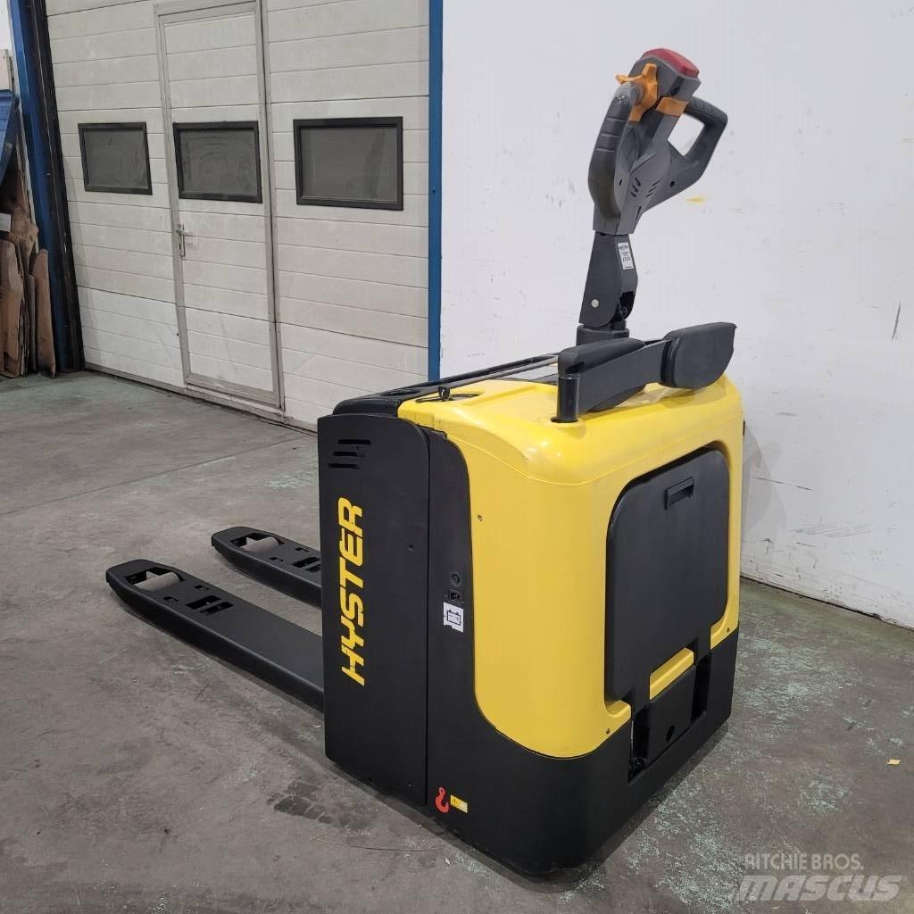 Hyster P 2.0 UTS Lavansiirtotrukit ajotasolla