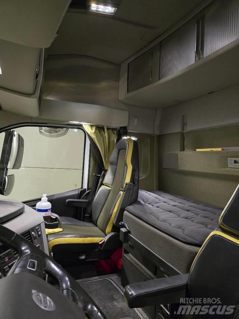 Volvo FH16 Puuautot
