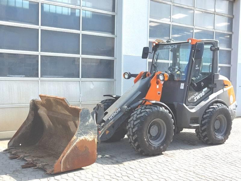 Hitachi ZW 95-6 Liukuohjatut kuormaajat