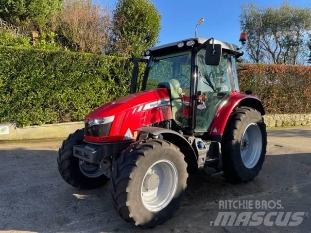 Massey Ferguson 5712 Traktorit