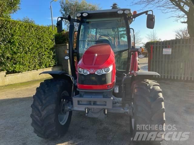 Massey Ferguson 5712 Traktorit