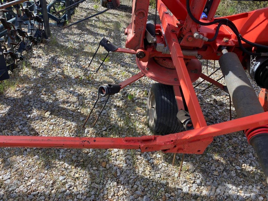 Kuhn GF8702 Pöyhimet ja haravat