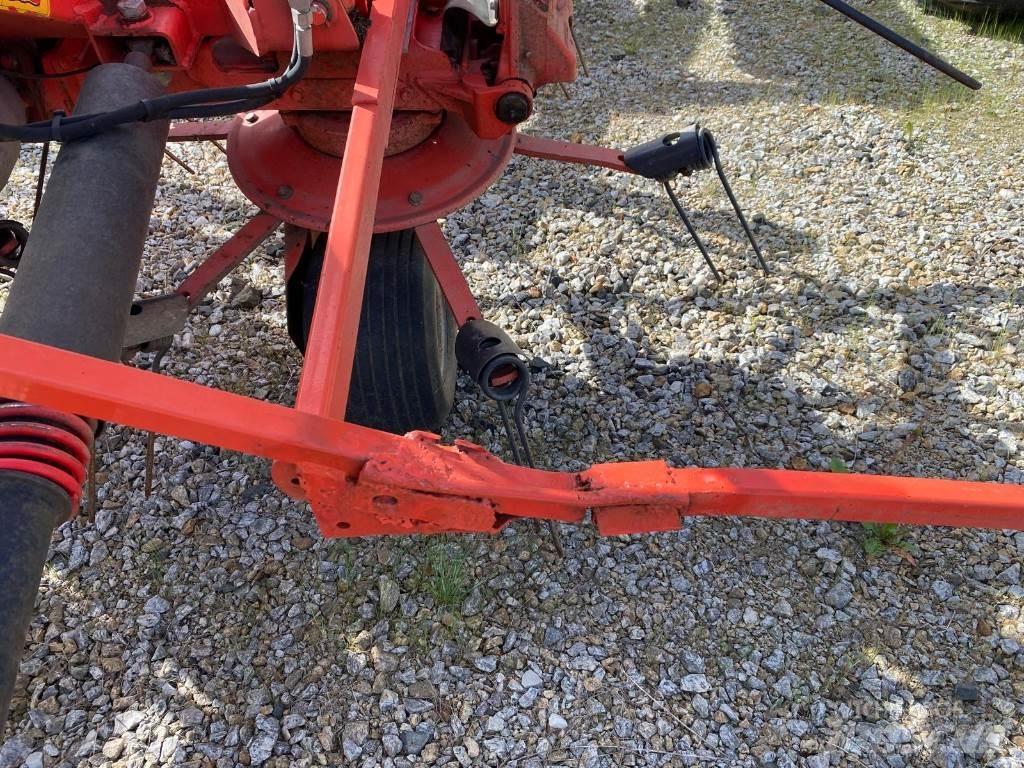 Kuhn GF8702 Pöyhimet ja haravat