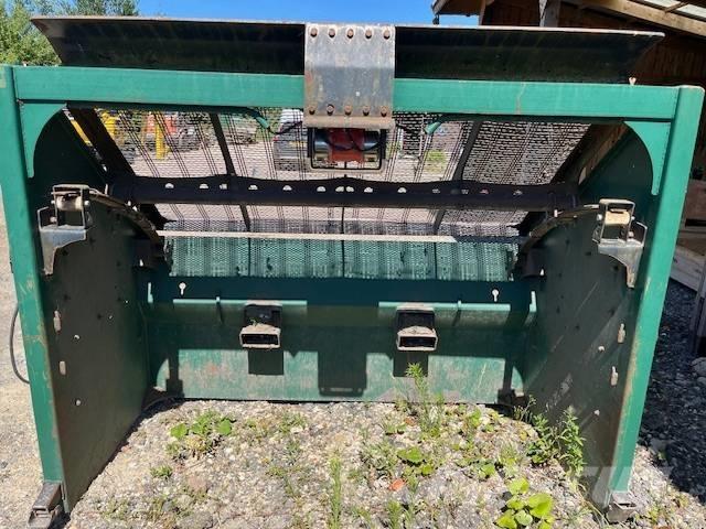  PROSCREEN PVG12V84 Mobiiliseulat