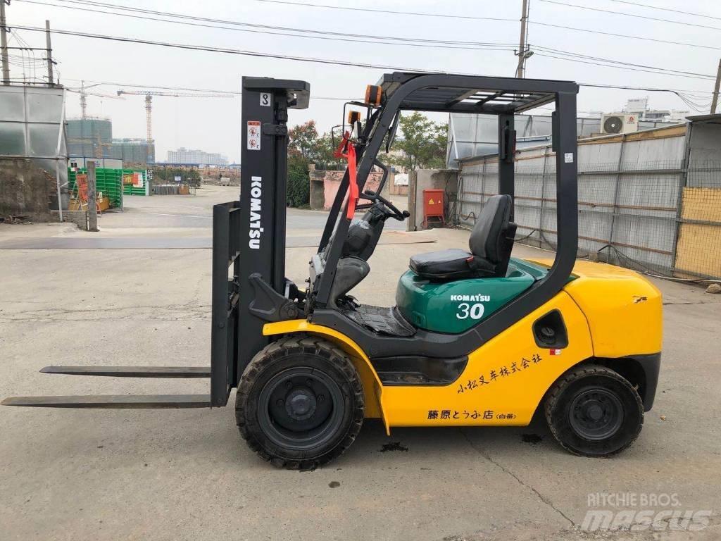 Komatsu FD30 Dieseltrukit