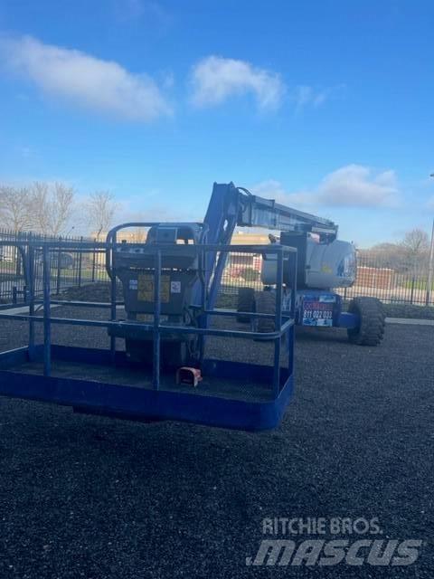JLG 800 AJ Teleskooppipuominostimet