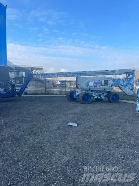 JLG 800 AJ Teleskooppipuominostimet