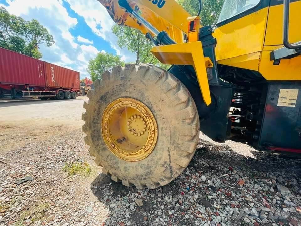 Komatsu WA320 Pyöräkuormaajat