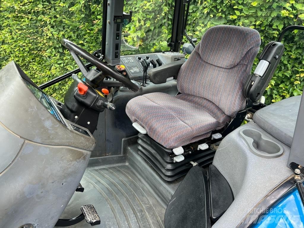 New Holland TM 150 Traktorit