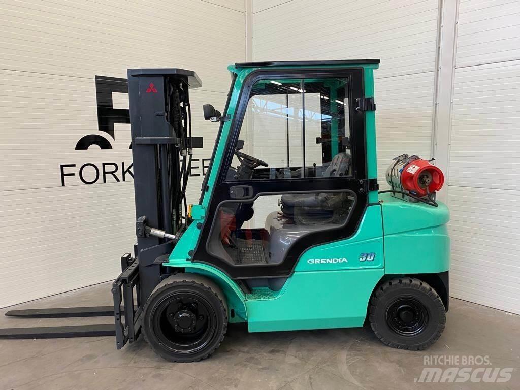 Mitsubishi FG30N Nestekaasutrukit