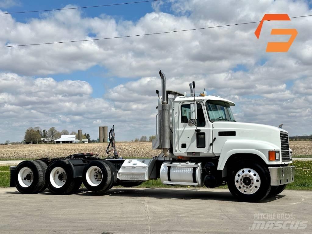 Mack CH 613 Vetopöytäautot