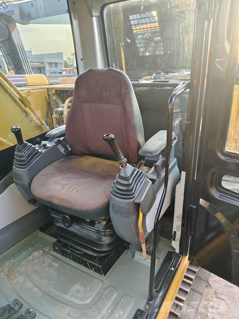 CAT 320 D Telakaivukoneet
