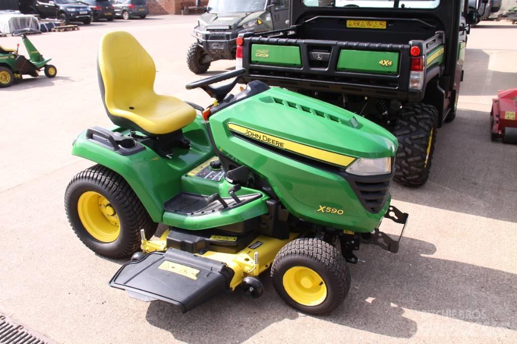 John Deere X 590 Päältäajettavat ruohonleikkurit