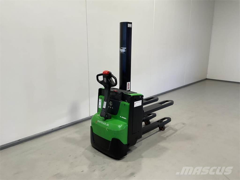 Cesab S208L Ajettavat pinoamisvaunut