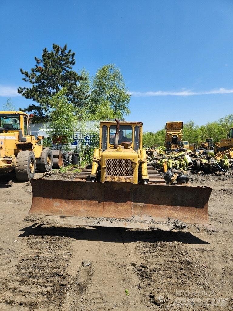 CAT D 6 Telaketjupuskutraktorit