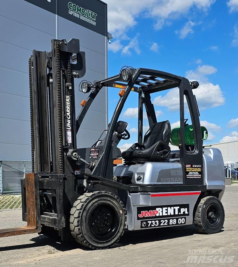 Nissan UG1D2A32LQ Nestekaasutrukit