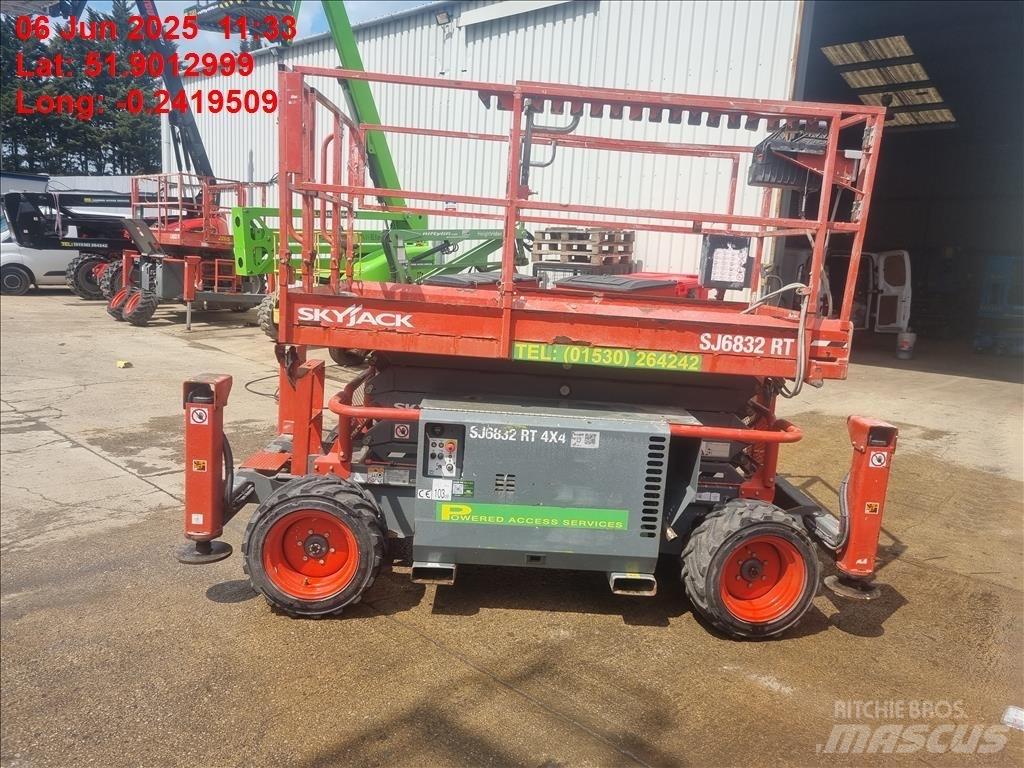 SkyJack SJ 6832 RT Saksilavat