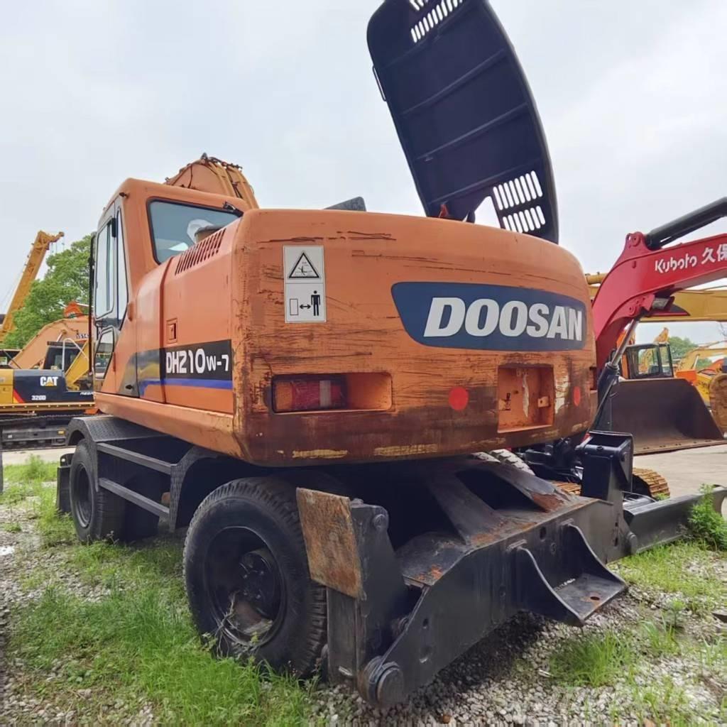 Doosan DH 210 W-7 Pyöräkaivukoneet
