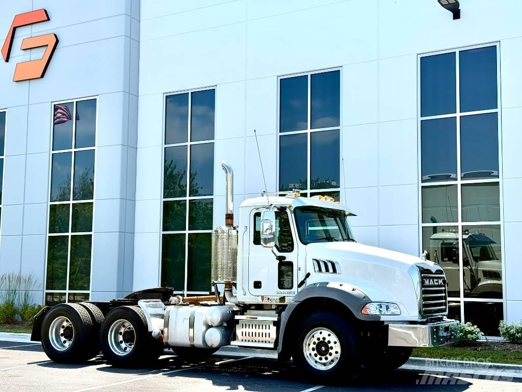 Mack GU 813 Vetopöytäautot