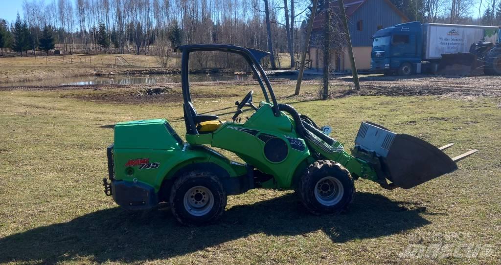 Avant 745 Pienkuormaajat