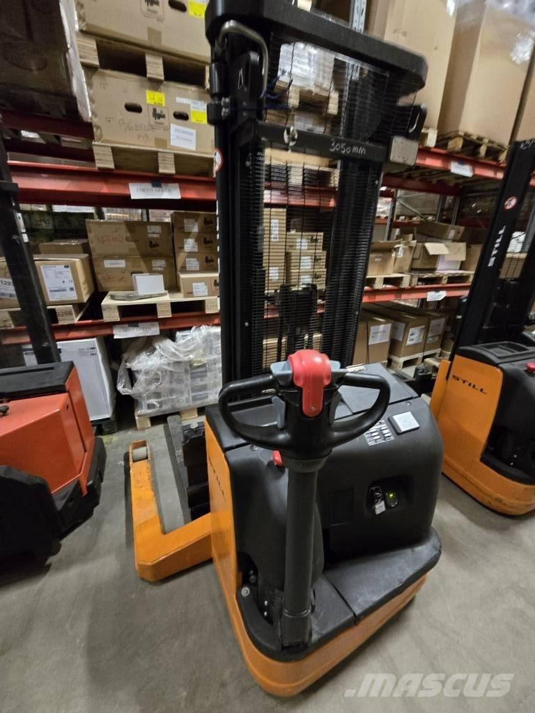 Still EGP 14 Käyden ajettavat pinoamistrukit