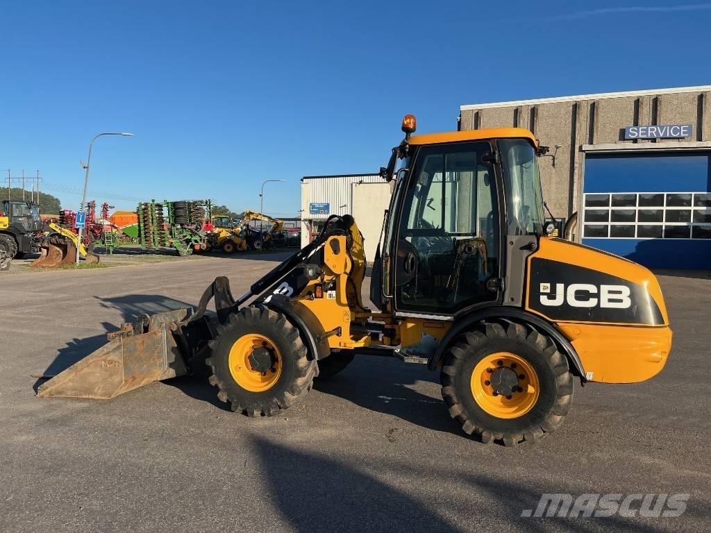 JCB 406 Maatalouskurottajat
