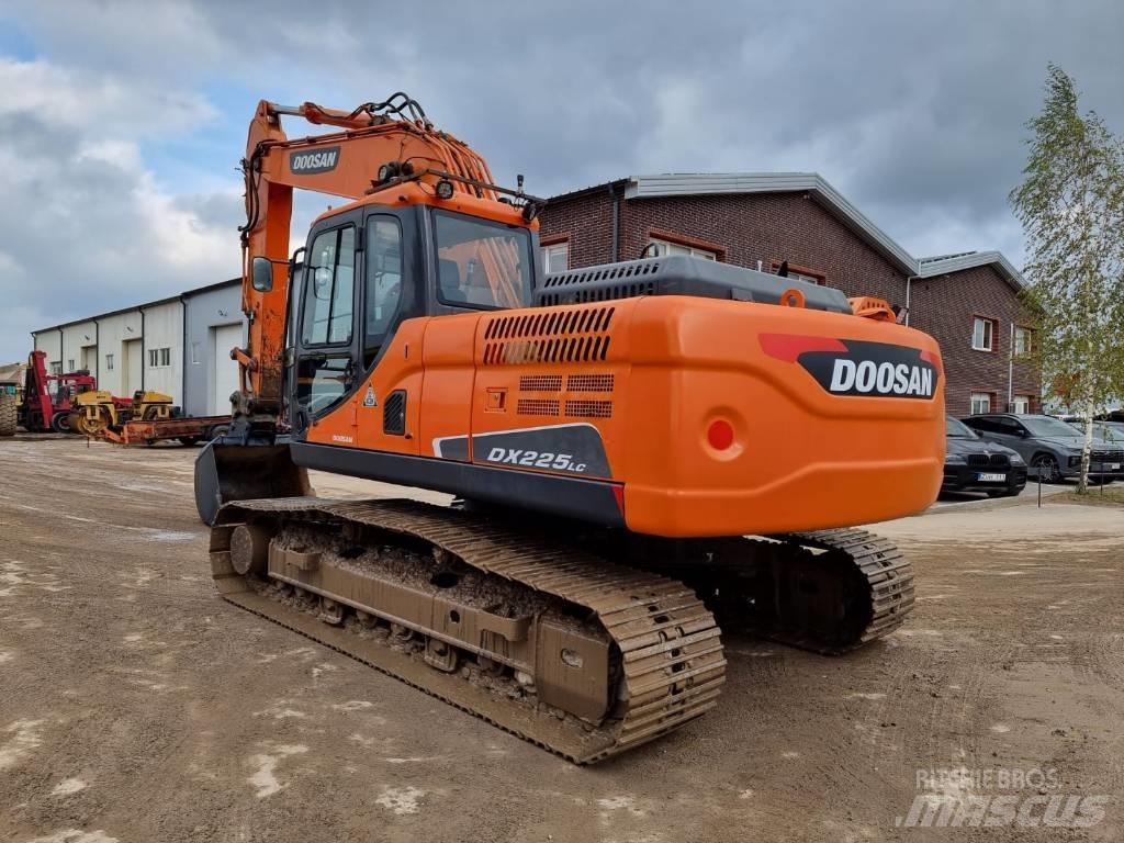 Doosan DX 225 LC-3 Telakaivukoneet
