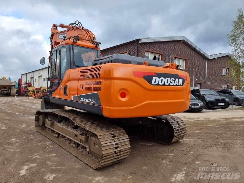 Doosan DX 225 LC-3 Telakaivukoneet
